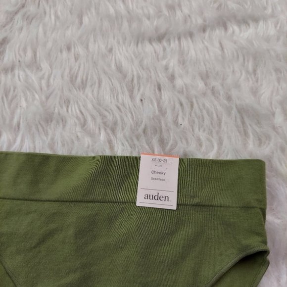 Auden • Cheeky - Picture 2 of 2